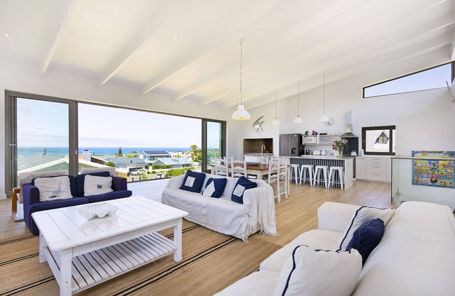 Suidersee-Voelklip - Four Bedroom House, Sleeps 10