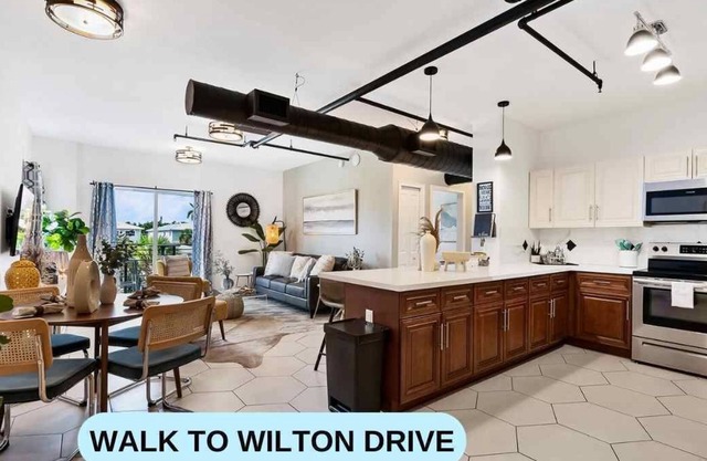 Suite 301: 2 Bed/2Bath: Heated Pool, Gym, Dock