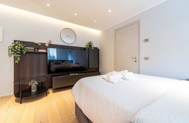 Suite 8 downtown Milan cathedral
