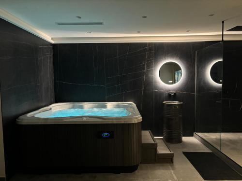 SUITE Esbly, Jacuzzi, Terrasse, Disneyland