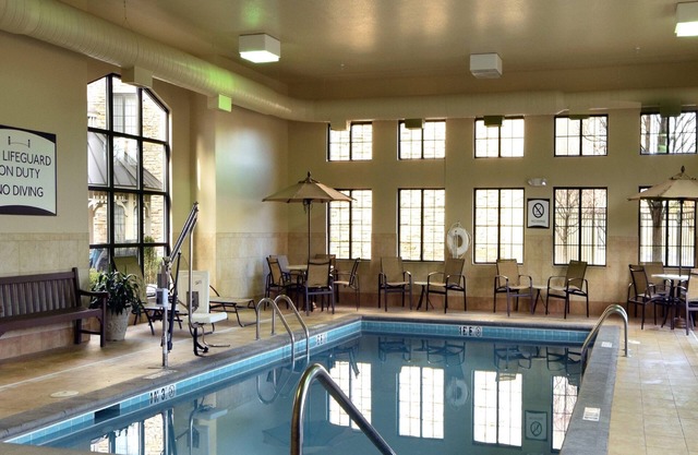 Suite | Free Breakfast & Indoor Pool + Gym