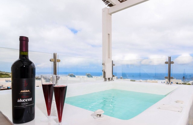 Suite Home Santorini