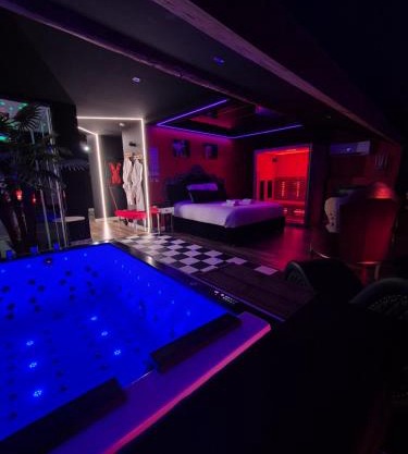 Suite Luxe Romantique Spa Balneo Sauna Hammam