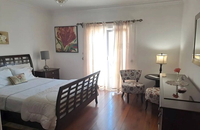 Suite 'Private Suite for Two in Lagos' with Shared Pool, Wi-Fi and Air Conditioning