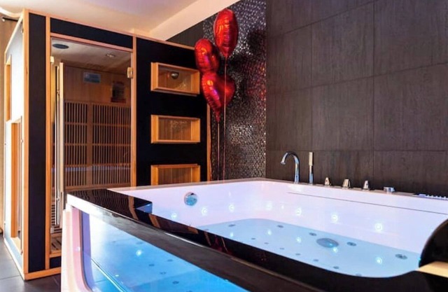 Suite with jacuzzi-sauna Darcy/suite and spa 21