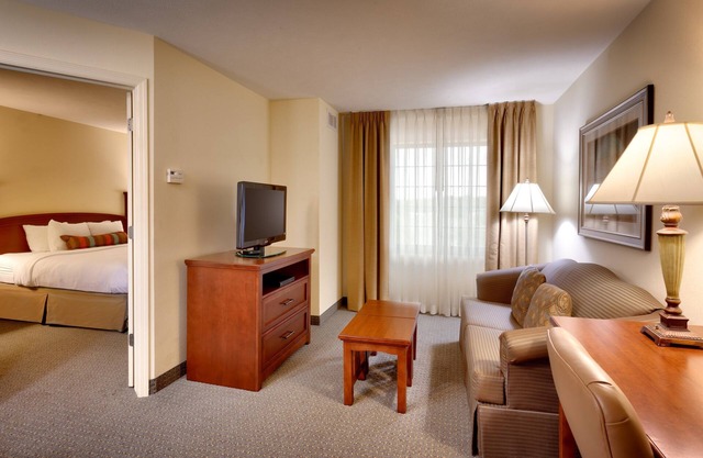 Suite with Pool | Business Essentials