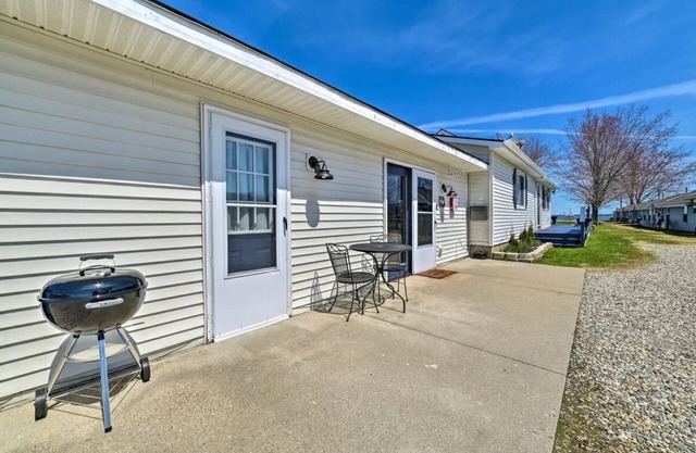 Suite with Shared Private Beach! PET FRIENDLY!