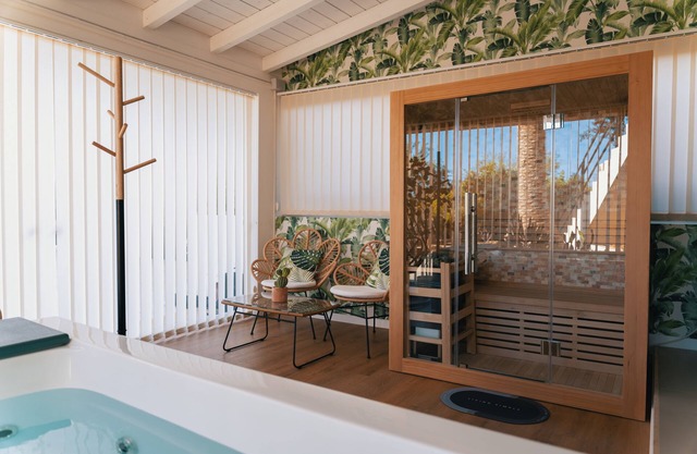 Suite with SPA access in villa with pool