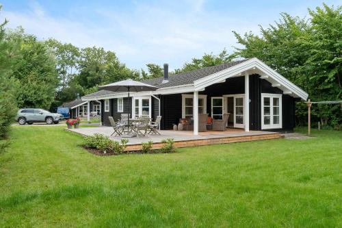 Summer Cottage With Jacuzzi And Sauna