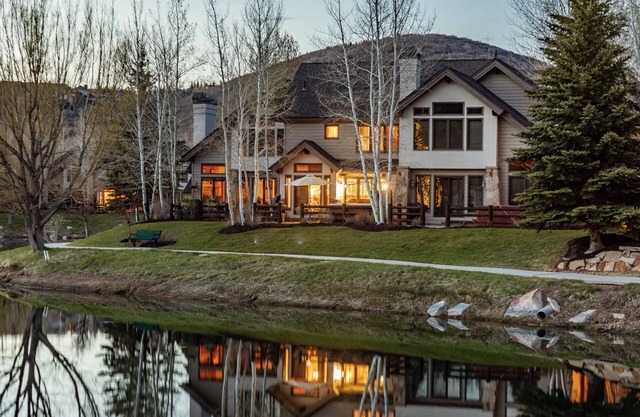 Summer Deer Valley Retreat Private Hot Tub Lake Views Patio w/BBQ & Seating