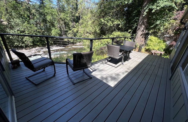 Summer Dreams Come True at The River House Retreat! 10 min to Battle Ground,