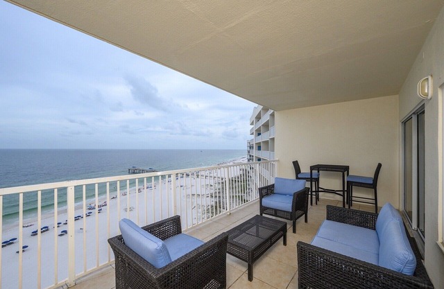 🏝️SUMMER PRICE DROP! Admiral Quarters Spacious Gulf Front Condo. Amazing Views.