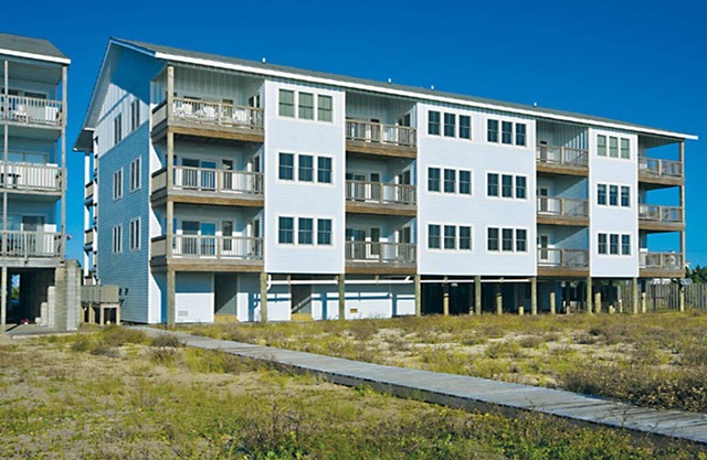 SUMMER SAVINGS - Lovely Oceanfront Condo w/Resort Pool, Elevator, Beach Access