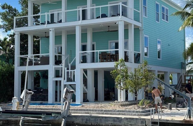 Summerland Serenity Brand New Waterfront Luxury B