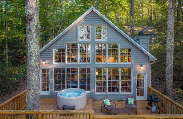 Summersville Lake 2-bedroom house w/hot tub, 20 min New River Gorge Nat'l Park