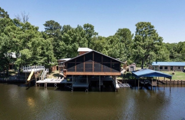 SUMMERTIME! HOT TUB! FIRE PIT! Getaway at this Epic Waterfront Home!