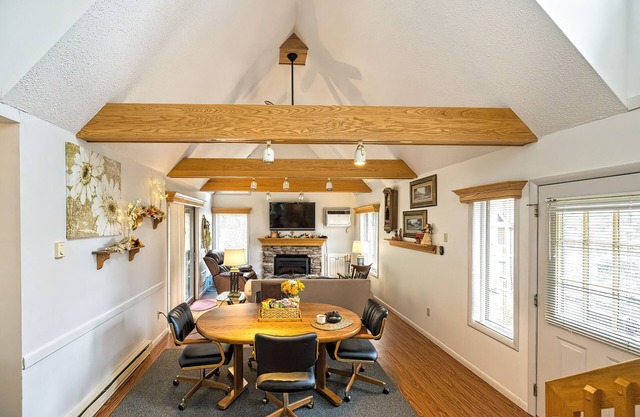 Sun and Snow Escape: Ski/Golf Condo in Peek'n Peak