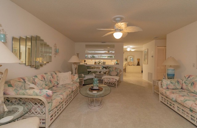 ⚓Sun Eagle Condo! Cozy condo w/workspace and community pool!⚓🌅