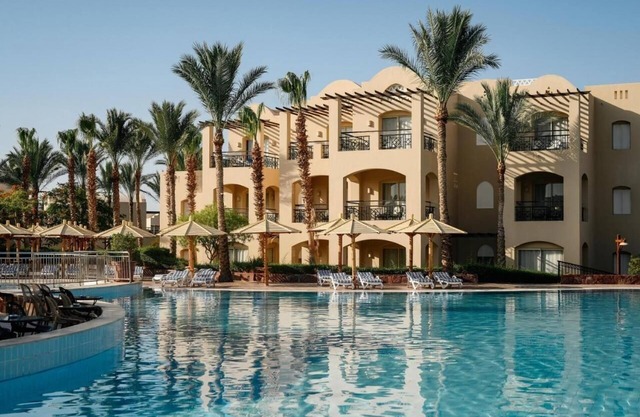 Sun-Kissed Escape – Private Beach, Pool & Aquapark Fun Await