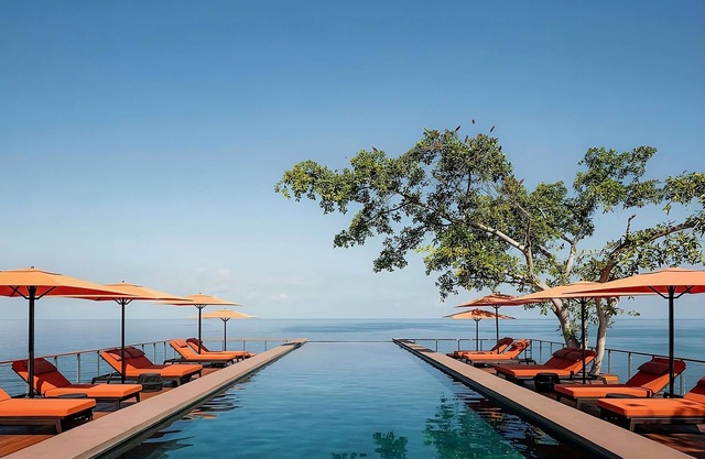 Sun, Sand & Relaxation! Pools, Beachfront, Free Parking, Free Breakfast!