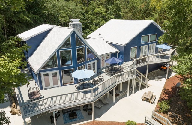 Sun-Sational Point Waterfront Home 7Bedroom 5Bath Private Dock on 2.5 Acres