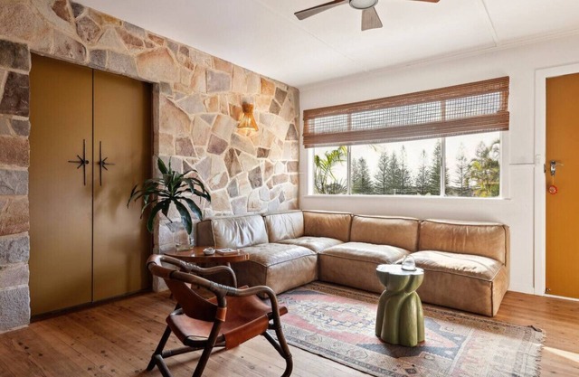 Sundowner Motel brings refined mid-century charm to Yamba’s seaside village.