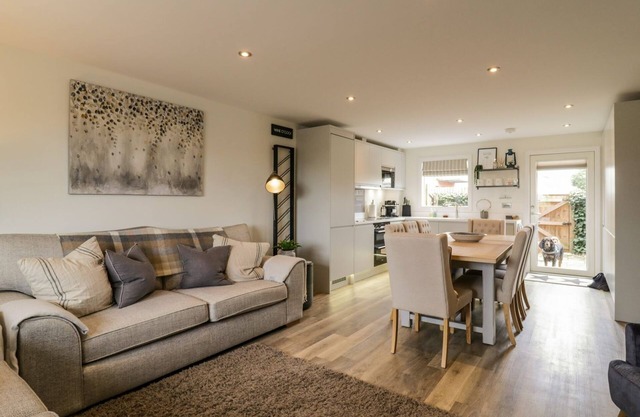 SUNDOWNERS, pet friendly, luxury holiday cottage in Southwold