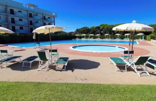 Sunflower Apartment with Pool