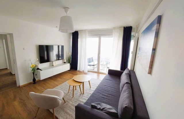 Sunflower Sky Apartment