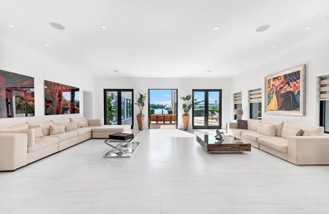Sunlit Stylish Sanctuary - Ultimate Miami Luxury