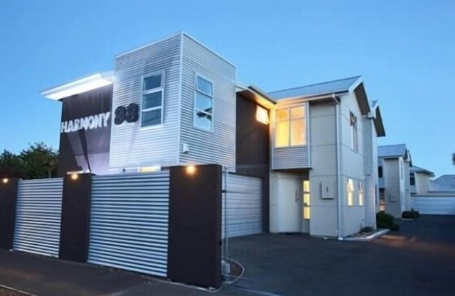 Sunny and spacious family/group accommodation
