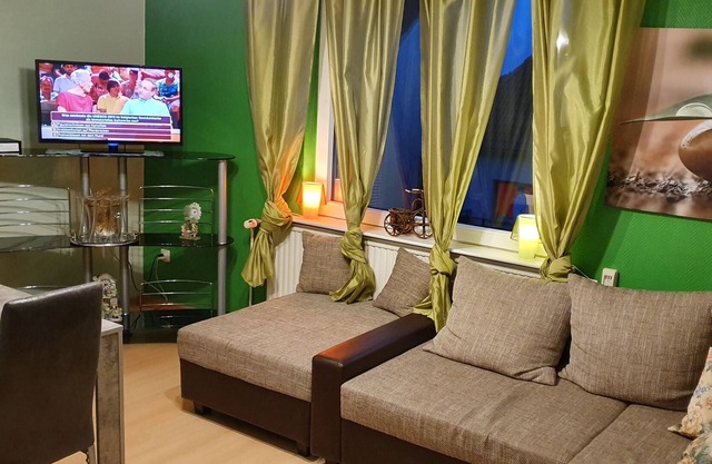 Sunny apartment in WHV, newly renovated, garden for barbecues, south beach,