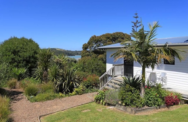 Sunny, Clean and Spacious One Bedroom Cottage