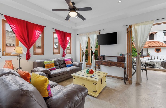 Sunny Condo-Quiet Beachfront Street-Private Patio!