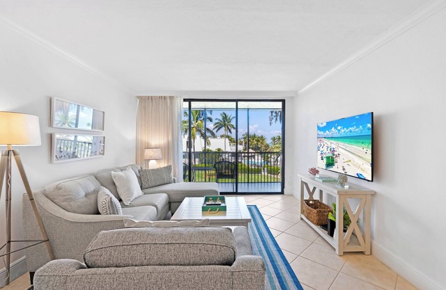 Sunny Getaway on Sanibel Island with Gulf Views, Nature Trails, Kayaking