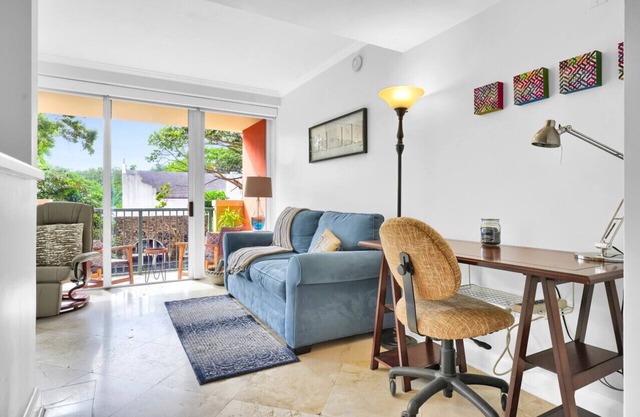 Sunny Getaway + Pool & Parking