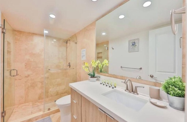Sunny Isles 2-bedroom Seaside Haven STR-02584