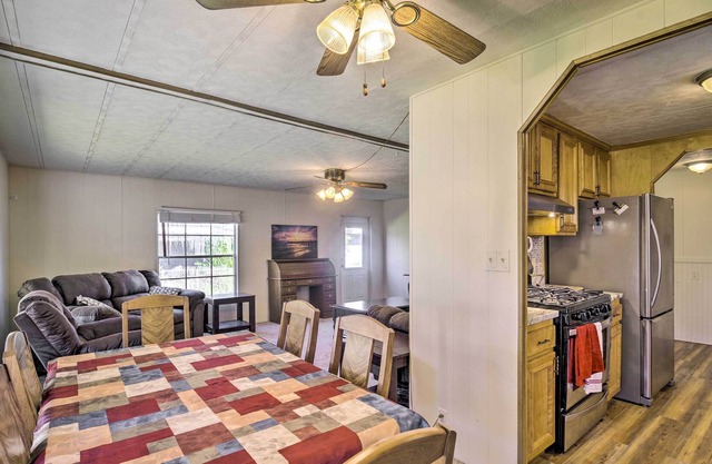 Sunny Melbourne Getaway - 9 Mi to Beaches!