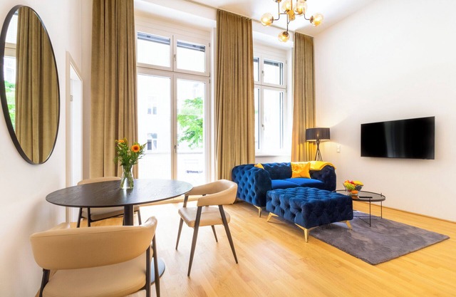 Sunny & modern | Urban living with balcony