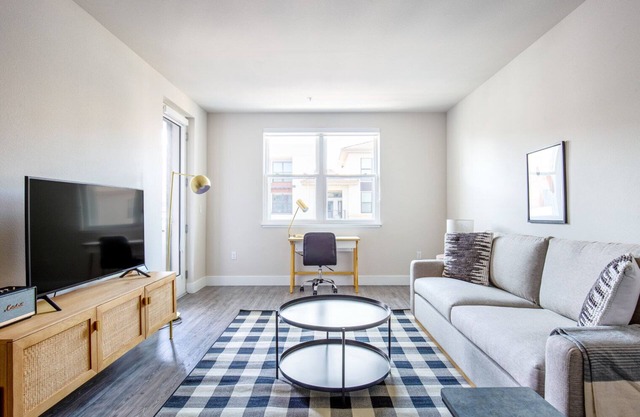 Sunny Redwood City 2BR w/W/D, Pool, BBQ, walk to Caltrain, by Blueground