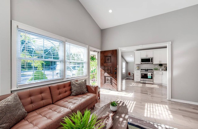 Sunny Retreat 4 BR Ranch w Spacious Backyard