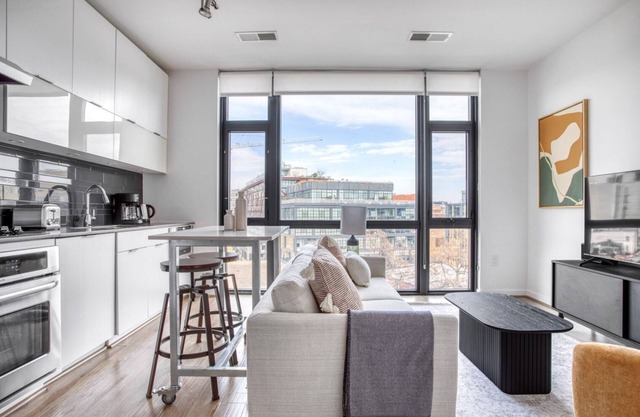 Sunny Shaw 1BR w/Gym, W/D & Doorman, near Metro & Bars, by Blueground