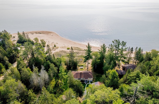 Sunny Side U.P.: Fall Into Relaxation at Sunny Side U.P. – Perfect for Scenic Views & Cozy Nights