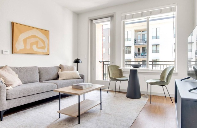 Sunny Sloan's Lake 1BR w/ Deck, Gym & Game Room, near Park, by Blueground