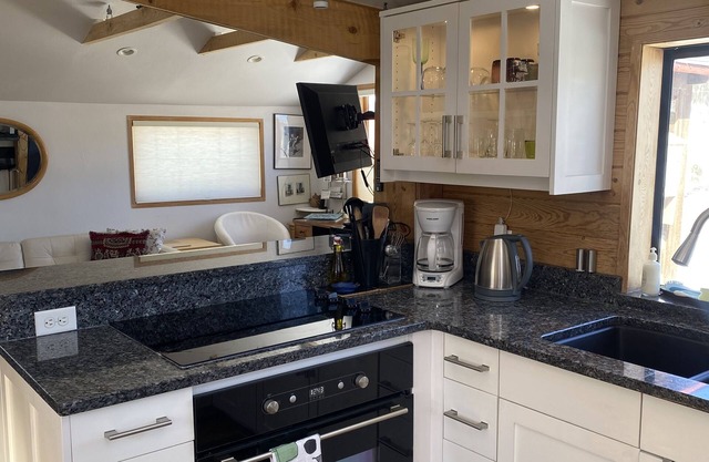 Sunny, Stylish Cabin in Colorado Mountain Town