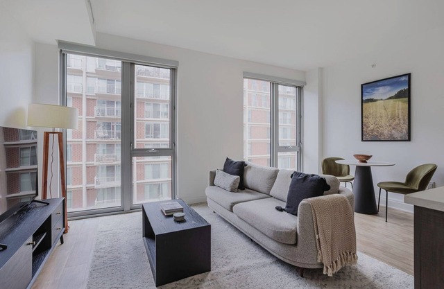 Sunny SW Waterfront Jr 1BR w/Roof Pool, nr Nightlife, by Blueground