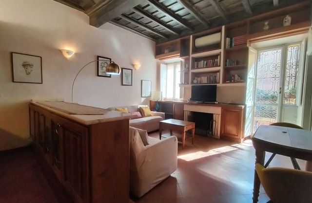 Sunny Trevi house with cute terrace and A/C !