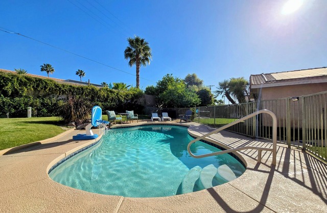 Sunny vacation home w/private pool