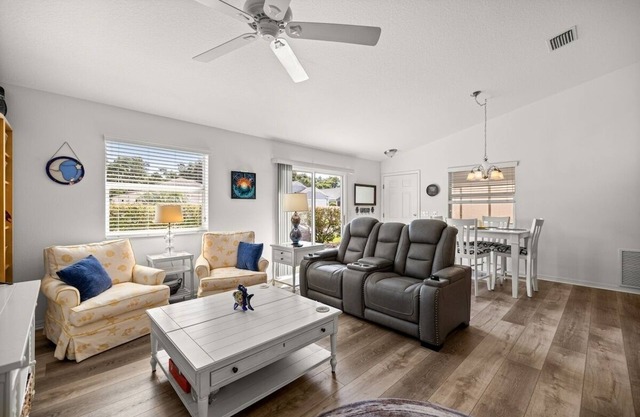 Sunnyside Escape in The Villages | Golfcart | BBQ