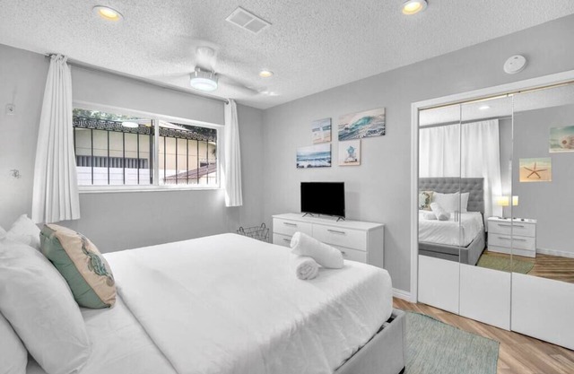 SunnySide Pompano 2/2 - Vibrant Home with Pool